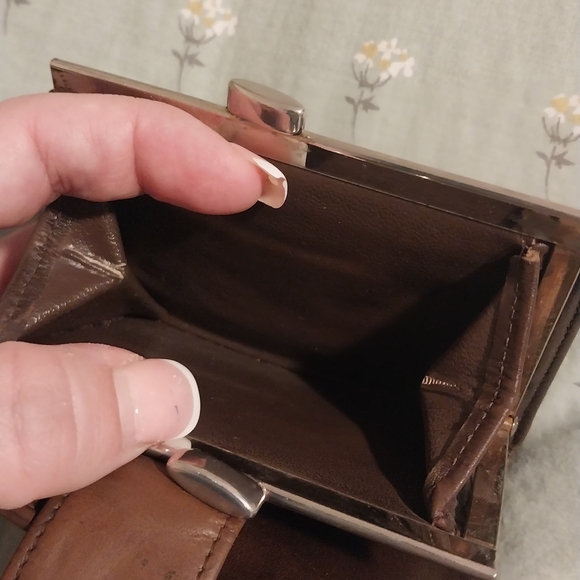 DIOR kiss lock compact wallet - Picture 6 of 9